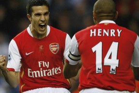 爱游戏-西甲豪门巅峰对话：华丽技术与战术的较量，西甲豪门球队